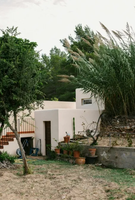 Caseta de obra en jardín de vivienda en Murcia
